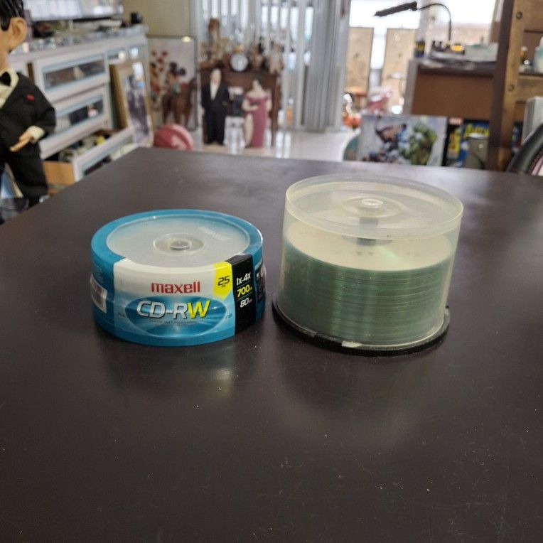 "NEW " Bundle Of CD'S Incl: 25 Pack Maxell 80 Min 700MB & 30 Pack Dynex 80 Min 700MB