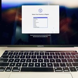 Mid 2018 MacBook Pro 15in, Intel i7 2.6GHz, 32GB RAM, 512GB SSD, (2880x1800) Retina Display, Fingerprint Login, 220ppi