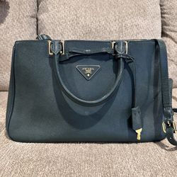 Prada Double Saffiano leather Bag.