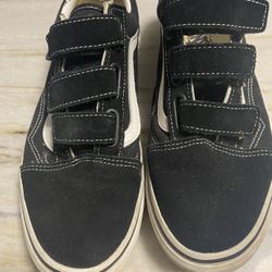Vans Velcro Tie Black Sneakers Man’s Size 11. Woman’s Size 9.5