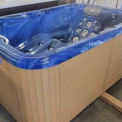 Clearwater Hot Tub – Including DELIVERY & WARRANTY