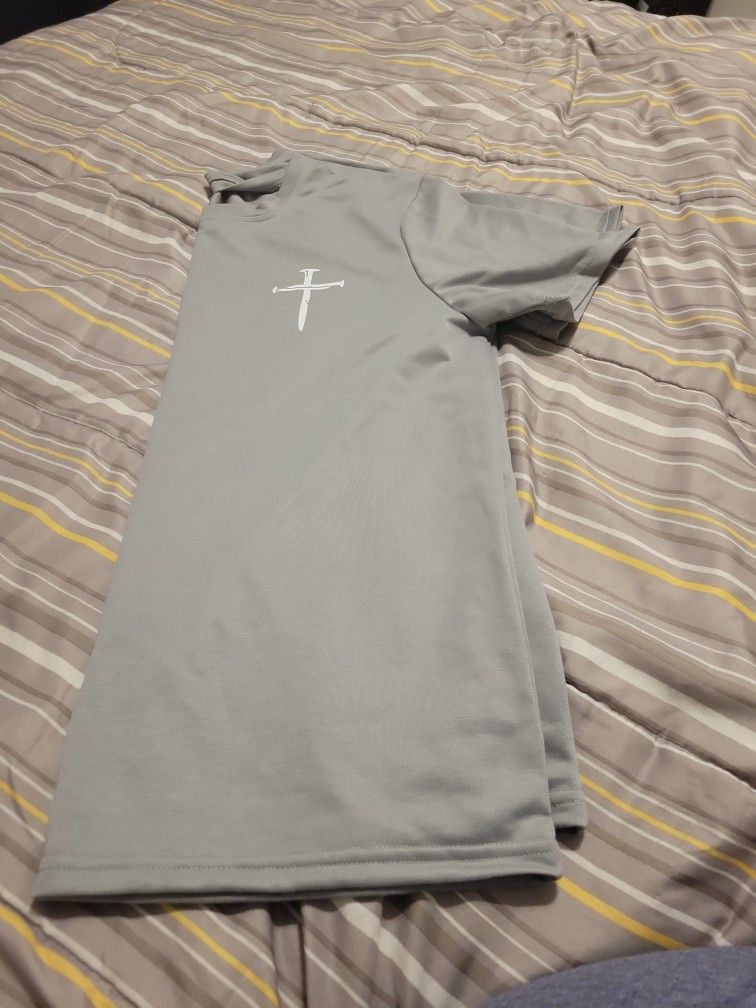 Mens Grey Tshirt With Cross.