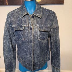 100% Leather Size Small 