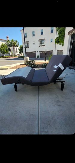 Queen Adjustable Bed Base with Wireless Control