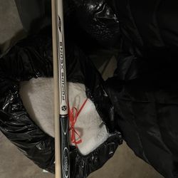 Cues Billiards Carom