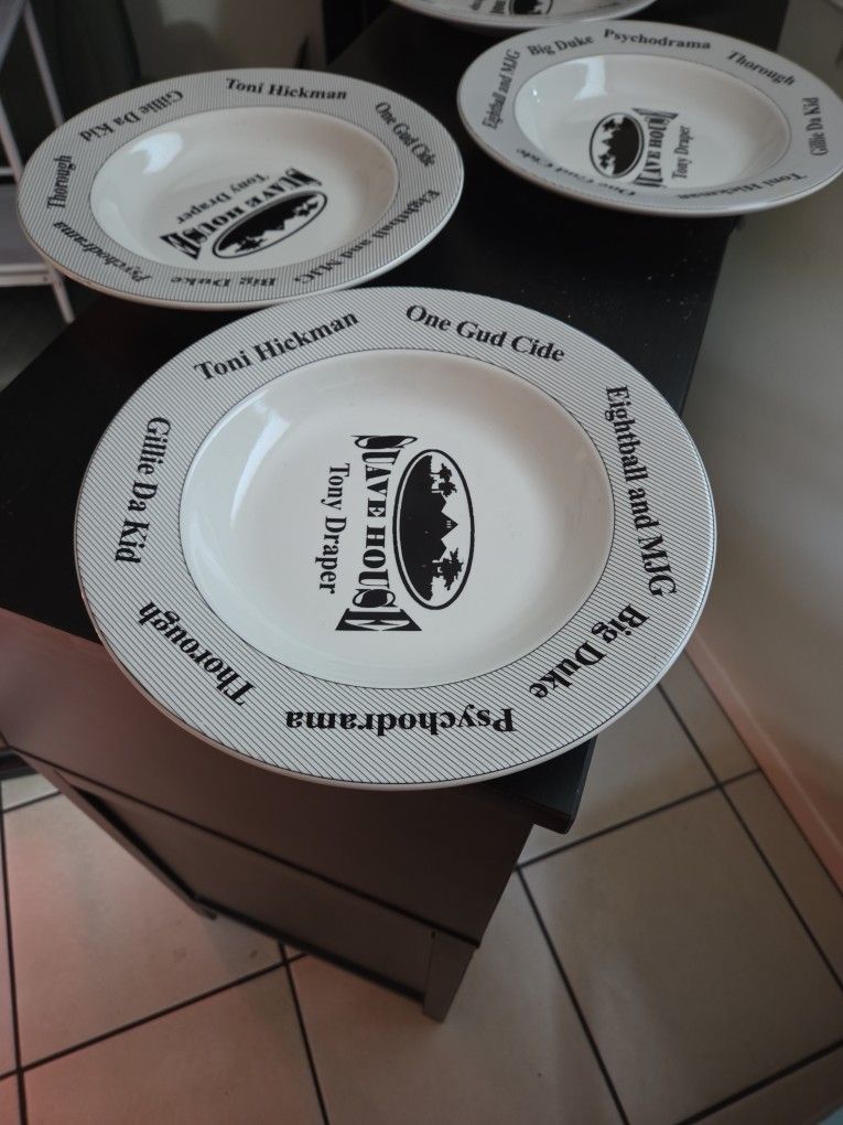 Set Of 4 Tlny Draoer Sauve House Salad Bowl Plates $20 For All