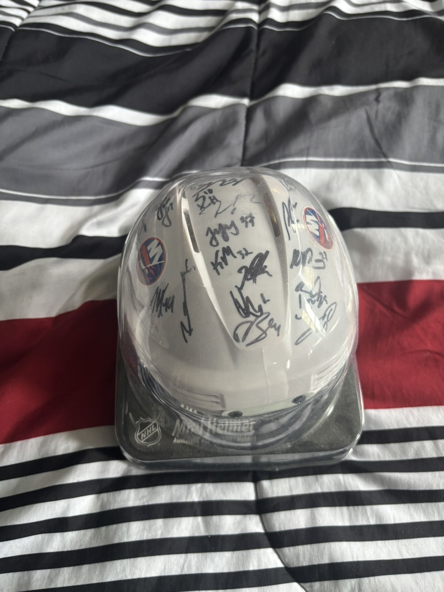 Islanders team signed mini helmet