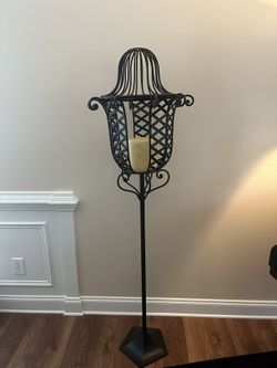 METAL WROUGHT IRON FLOOR CANDLE HOLDER