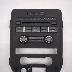 2010 FORD F-150 Radio with bezel