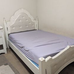 FULL BED WITH MATTRESS/BOX SPRINGS AND NIGHT STAND 