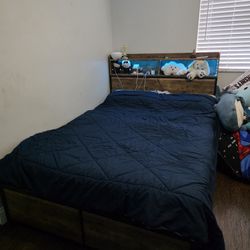 Full Size Bed 
