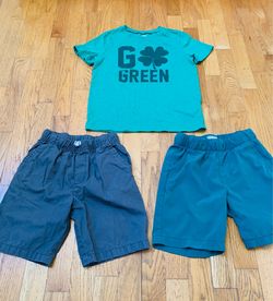 Boys Sz 6/7 Set: G0 GREEN T shirt w 4 leaf Clover ,Matching Green & Gray Shorts