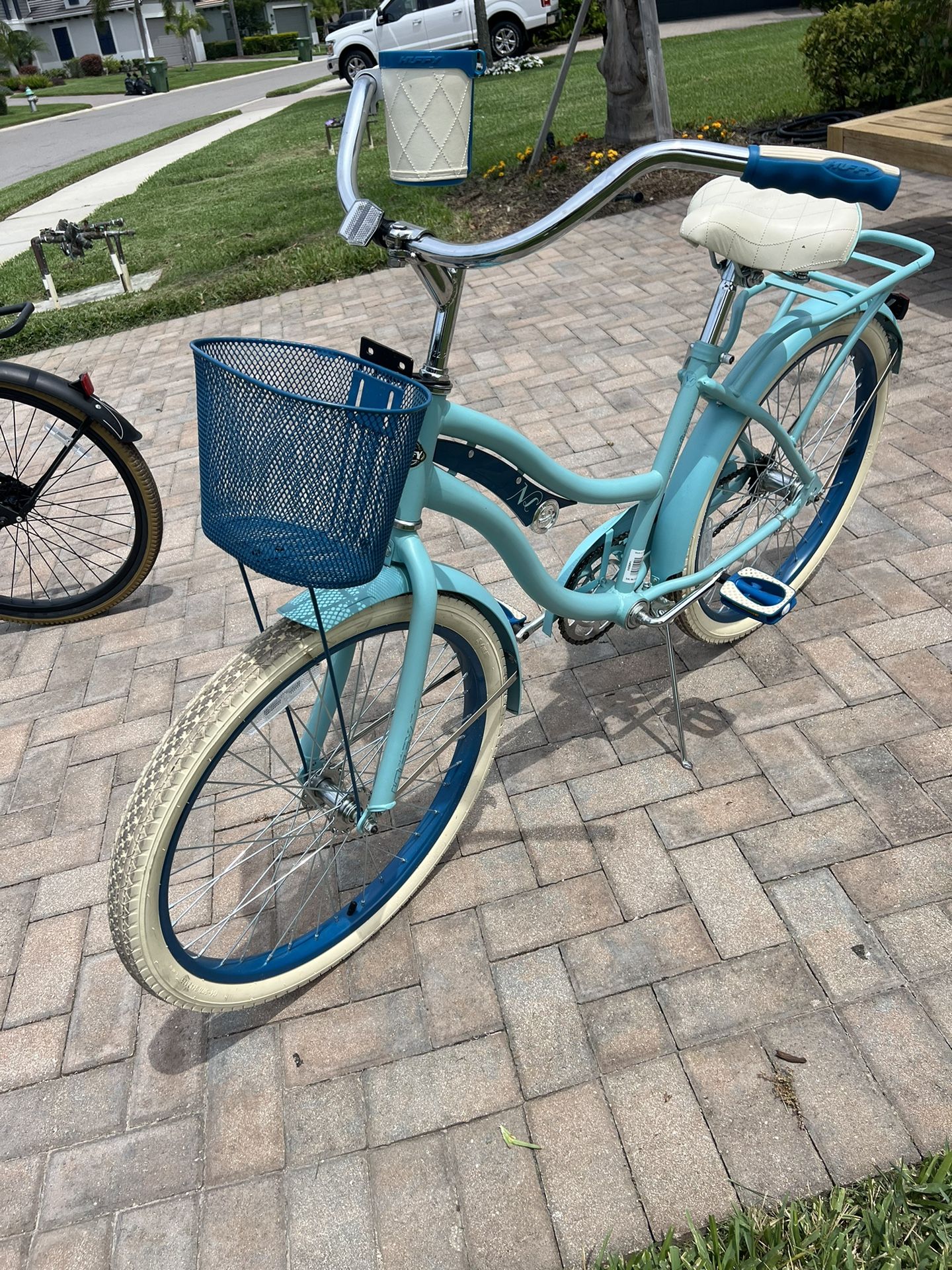 Huffy 24” Girls Cruiser Bike