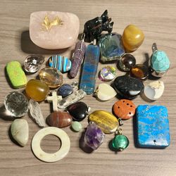 Pretty stones, pendants and trinkets.Make me an offer I can’t refuse. Please feel free to ask any 