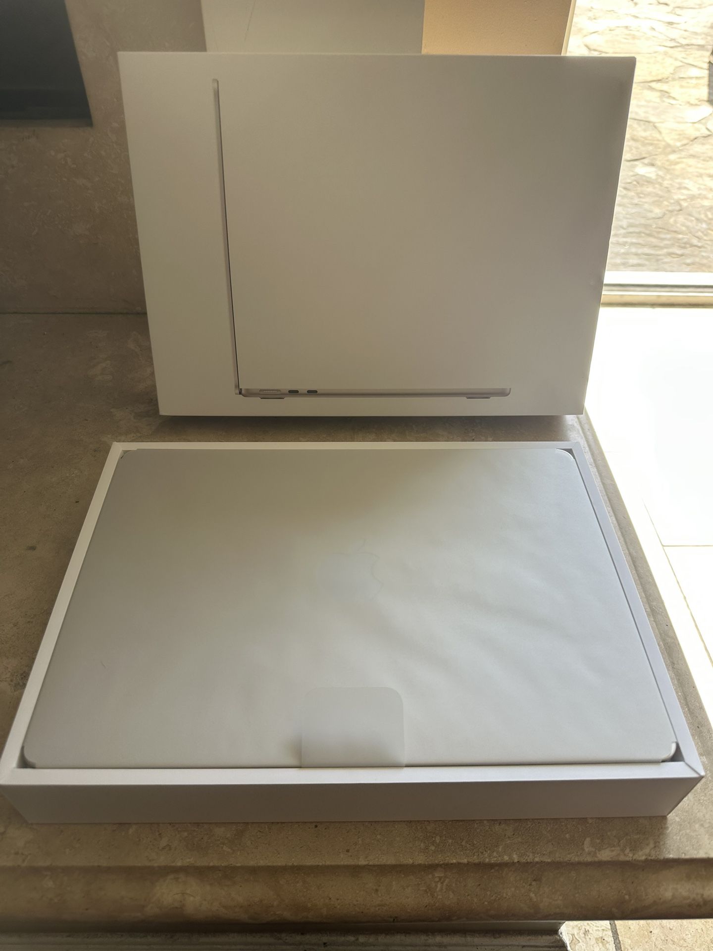 2025 MacBook Air 13.6” M4 16GB Gold Applecare Plus 6/2026