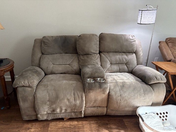 Recliner loveseat