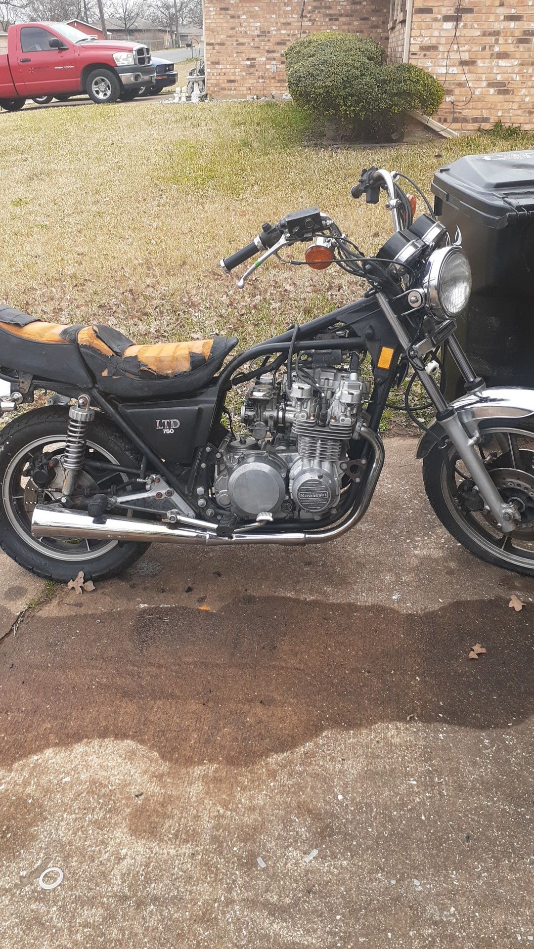 Photo Kawasaki ltd needs a few things manly stater wire will trade for dirt bike bit will take 500$