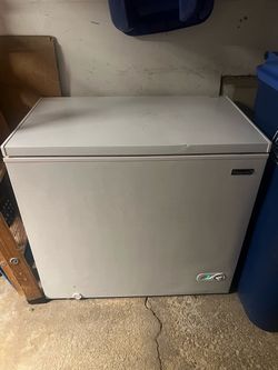 Chest Freezer, small compact deep freezer “Magic chef”