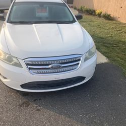 2010 Ford Taurus