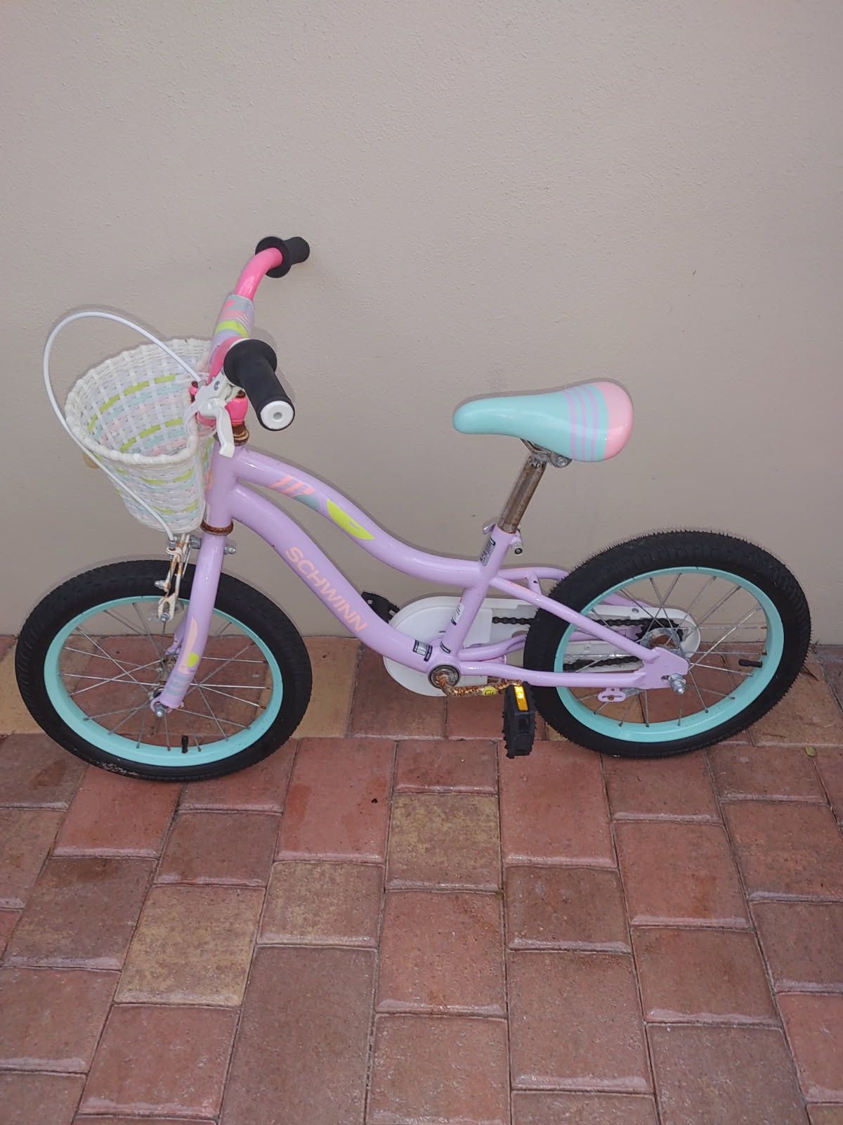 Preowned Schwinn kids 16 inch bike girls bicycle ready to ride