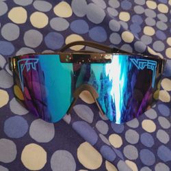 New.   $100.00.    60608