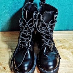 New Women's Combat Boots Size 9
