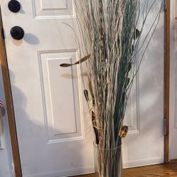 Decorative Glad Vase With Flovers
