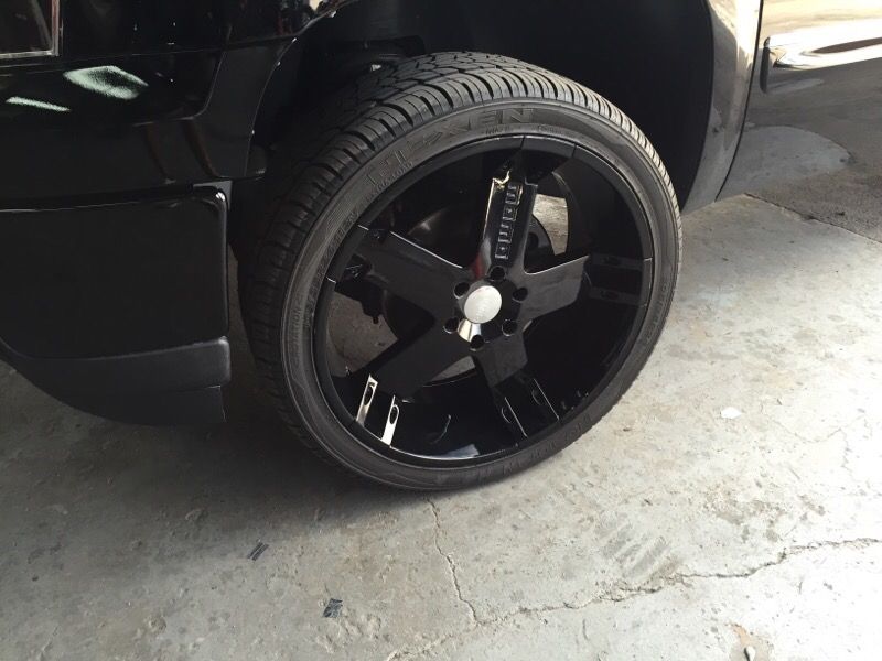 24" MOMO Storm Wheels & Tire Like New Fits Most 6 Lug Trucks & SUVs GM,Nissan,Toyota,Lexus,Escalade More
