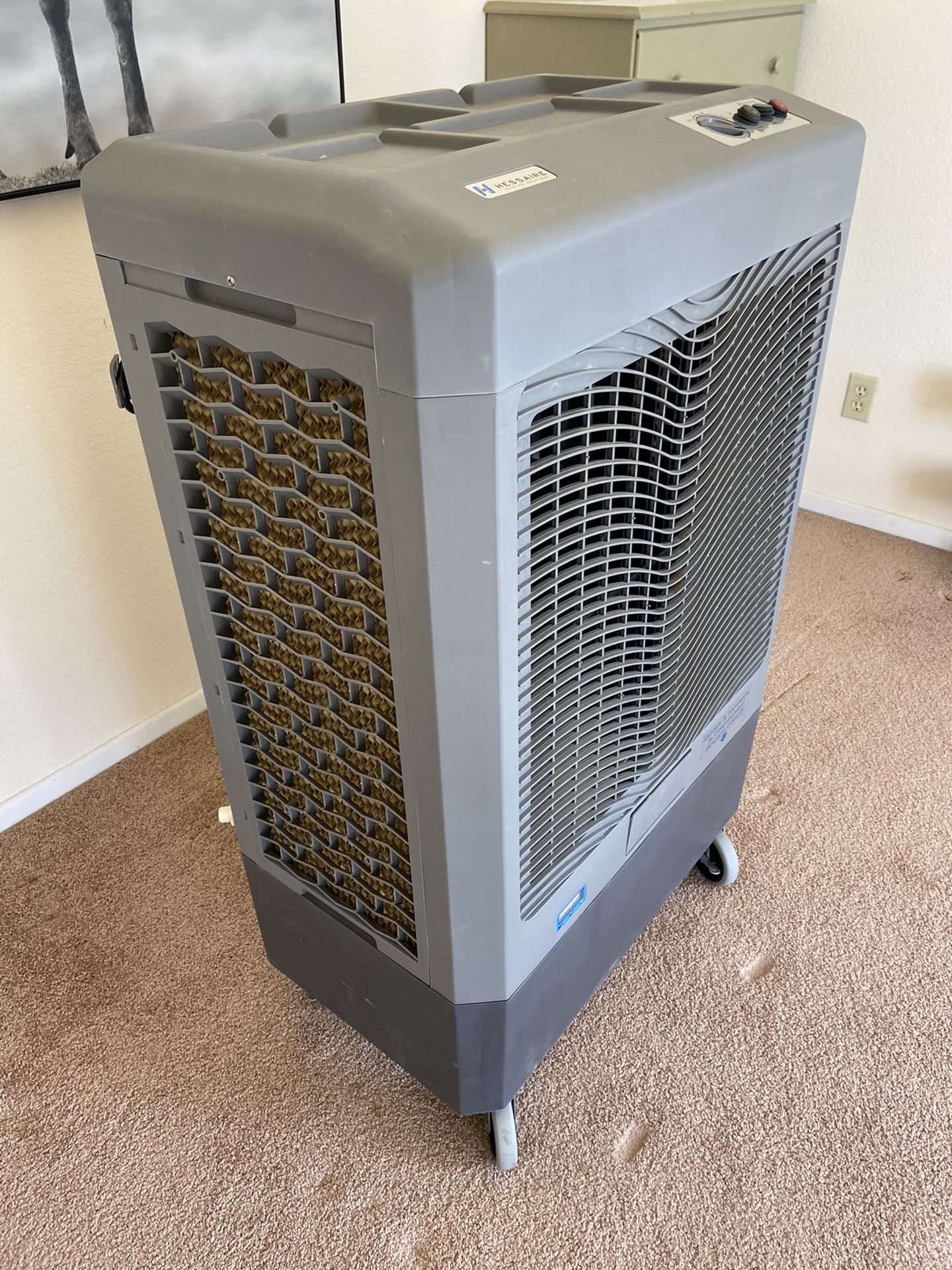 Hessaire MC61M 5,300 CFM 3Speed Portable Evaporative Cooler for Sale in Apple Valley, CA OfferUp