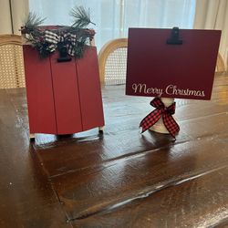 “Handmade Christmas photo stands