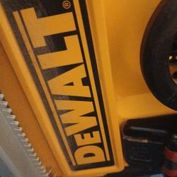 DEWALT TABLE SAW  .  WITH TABLE