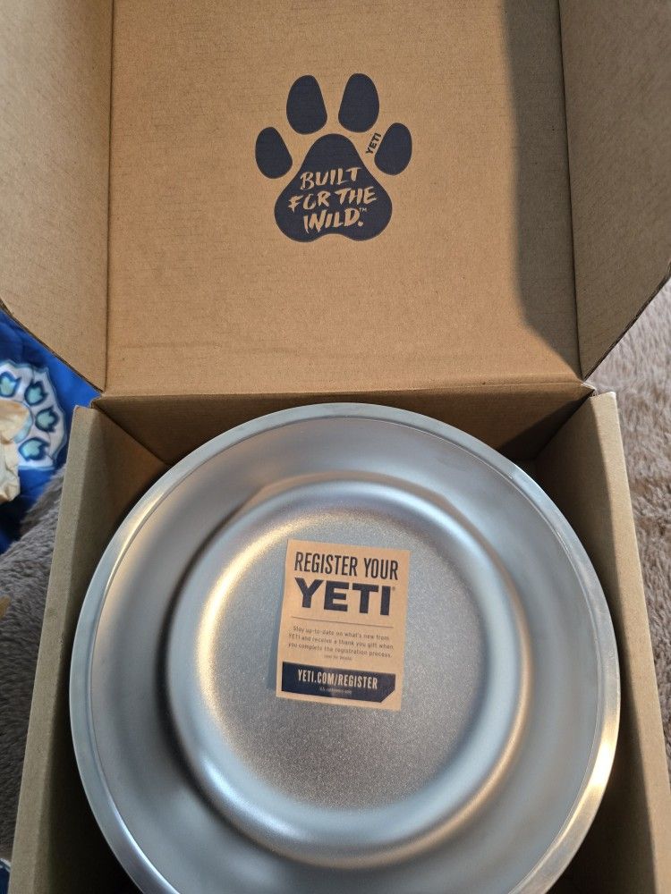 Yeti Boomer 4 - 32-ounce anti-slip plate for dog