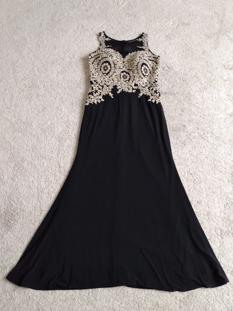 Extra Large XL formal dress Women sweetheart neckline evening gown Night scene
Beautiful sequined black and gold dress, mermaid style with stretchy m