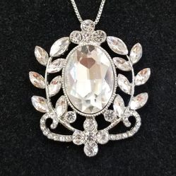 Large Impressive Rinestone Pendant 