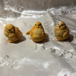 Set Of 3 Tiny chick figurines, $35 Rare Find