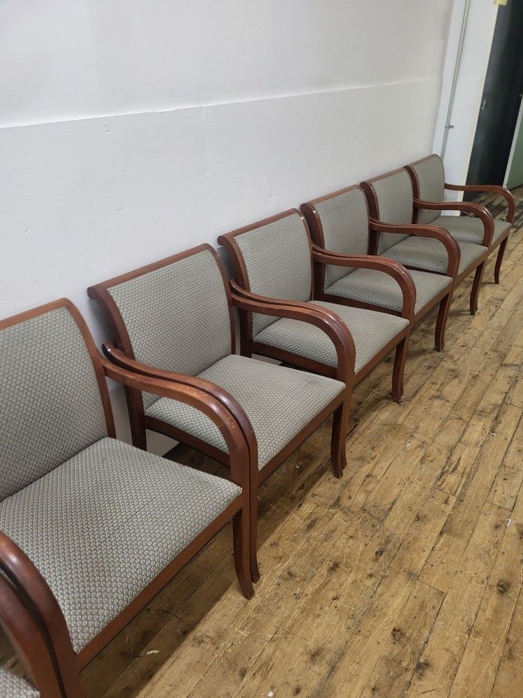 SET OF 7 CHAIRS LIKE NEW (HOME96)