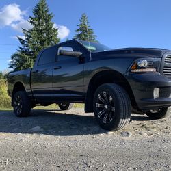 2013 Dodge Ram 1500 SLT Sport 4x4  – HEMI