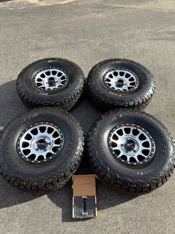 17” Method MR305 5x5.5 Wheels With 37” BFGoodrich K02 Tires Dodge Ram Ford Bronco Machined