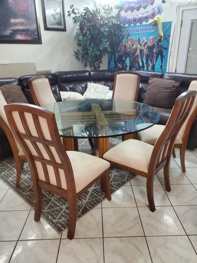 Nice Dining Table Set