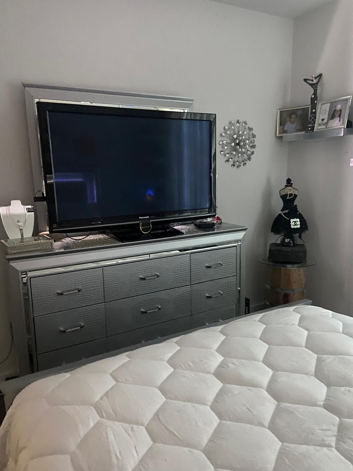 Queen Master Bedroom Set