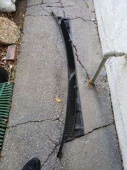Suburban windshield viper grill