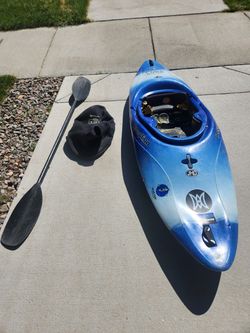 Kayak
94x24x13H"
paddle(77") included
spray skirt included