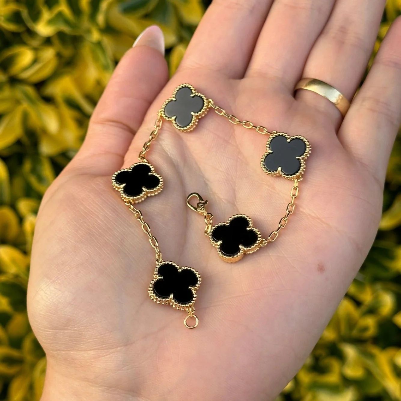 VAN CLEEF & ARPELS VINTAGE ALHAMBRA 5 MOTIF ONYX BRACELET