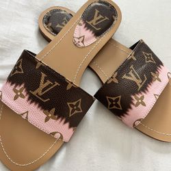 Louis Vuitton Escale Sandals Flip Flops Monogram Pink And Brown for Sale in  Escondido, CA - OfferUp