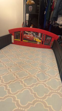 Toddler bed (cars)