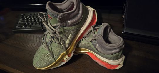 Nice Nike Air Size 10 Men Zoom GT Jump 2 Our Holiday P