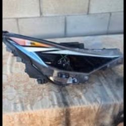 2022 hyundai elantra right headligh