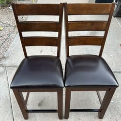 2 dining table chairs 