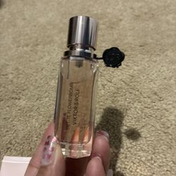 PETITE FLOWERBOMB  0.68 oz…..with mini Body Lotion /body Cream VIKTOR & Rolf Set ..  Happy Valentines 💝 