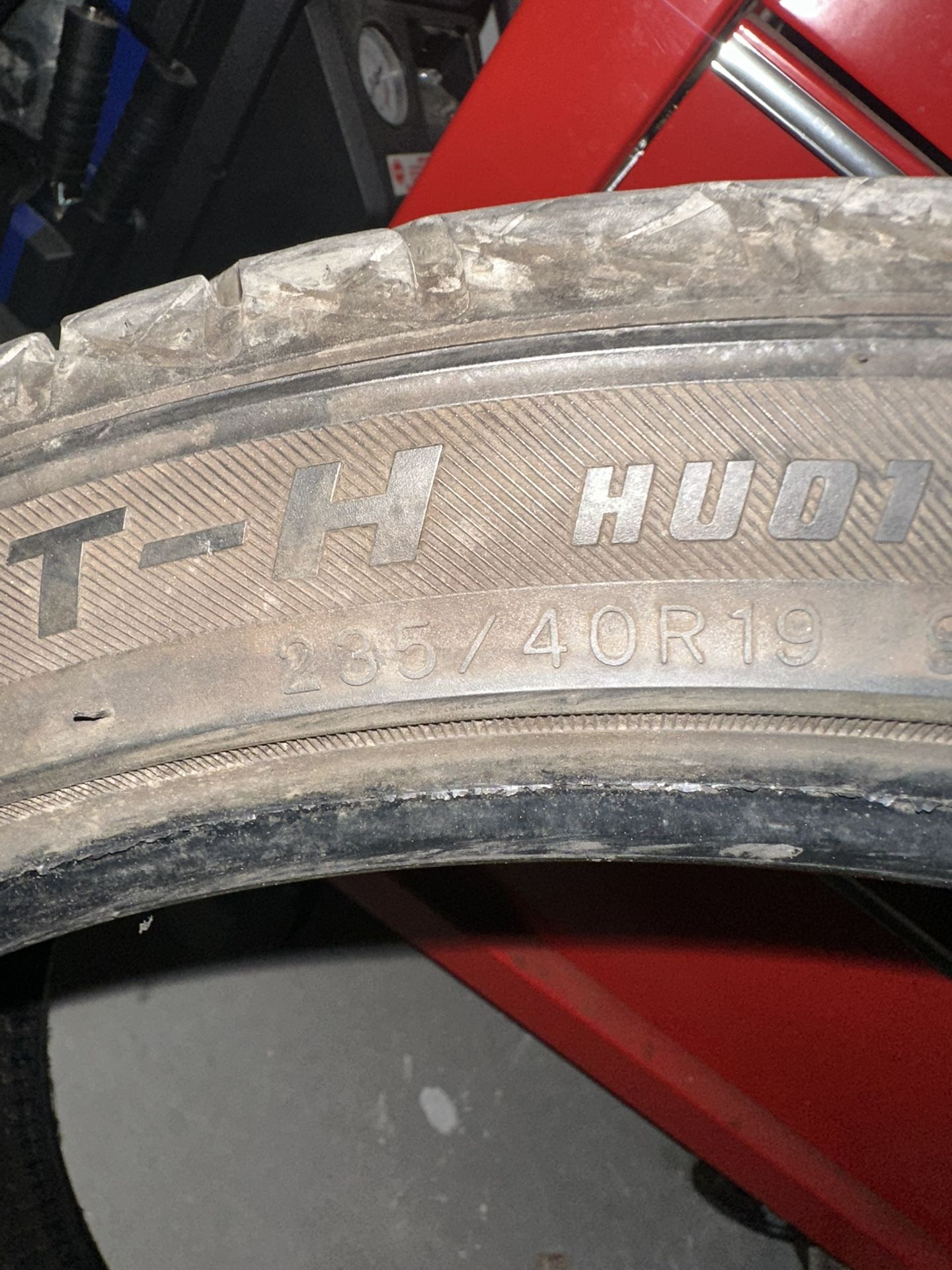 235/40/19 1 Tire